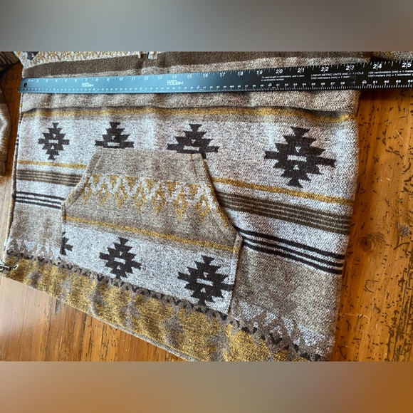 ANDTHEWHY Aztec 1/4 Zip Hooded Pullover - Picture 5 of 13